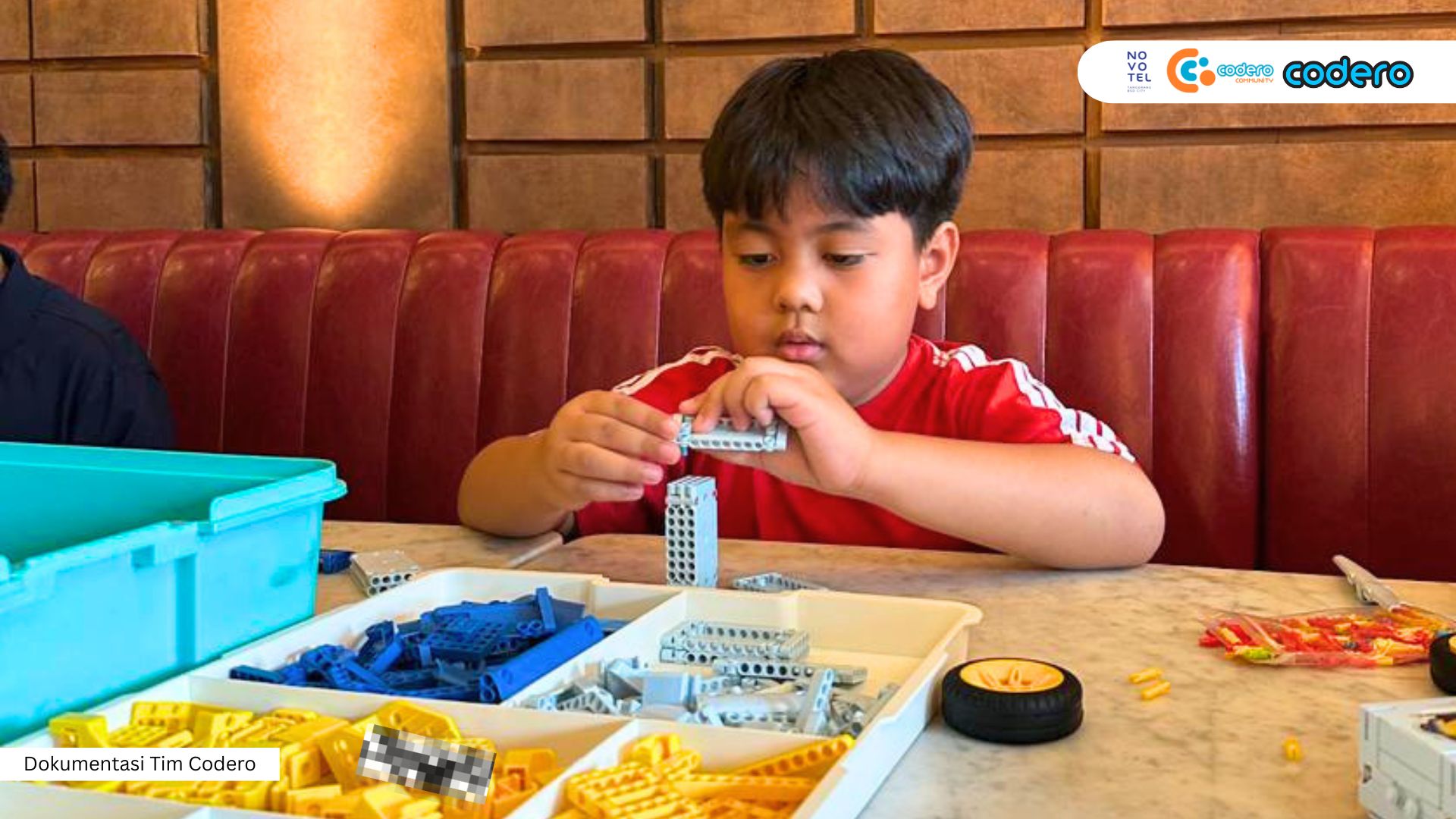 When Vacation Becomes a Digital Adventure: The Fun of Learning Robotics at the Novotel BSD Hotel