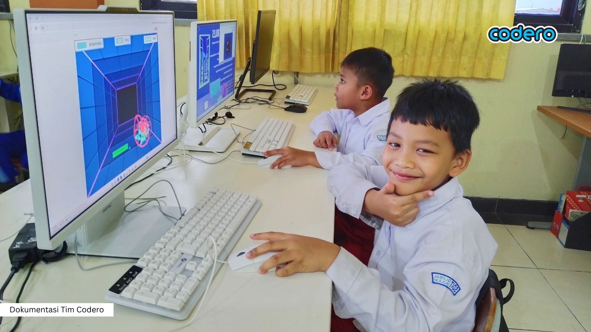 Aman Berpetualang di Dunia Maya: 4 Pilar Literasi Digital agar Anak Aman & Produktif