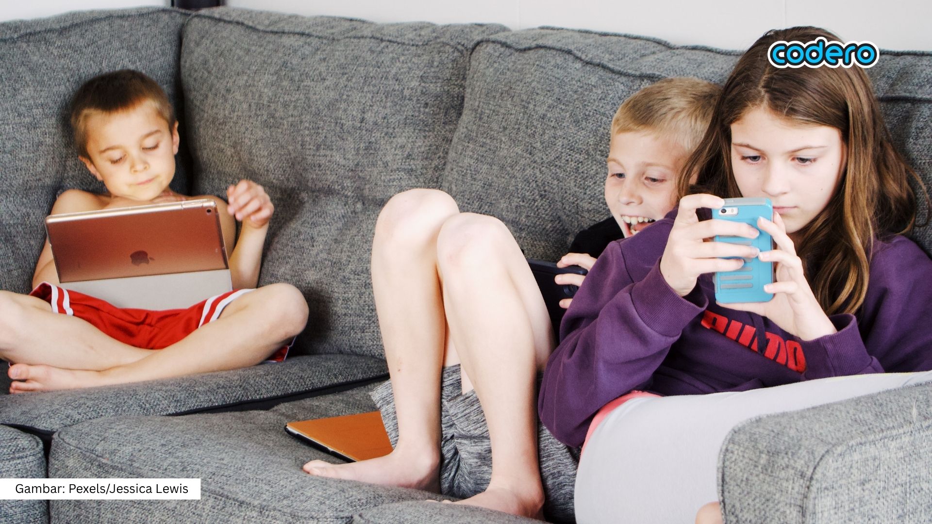 Anak Tantrum Saat Gadget Diambil? Ini 6 Cara Jadi Orang Tua Teladan di Era Digital