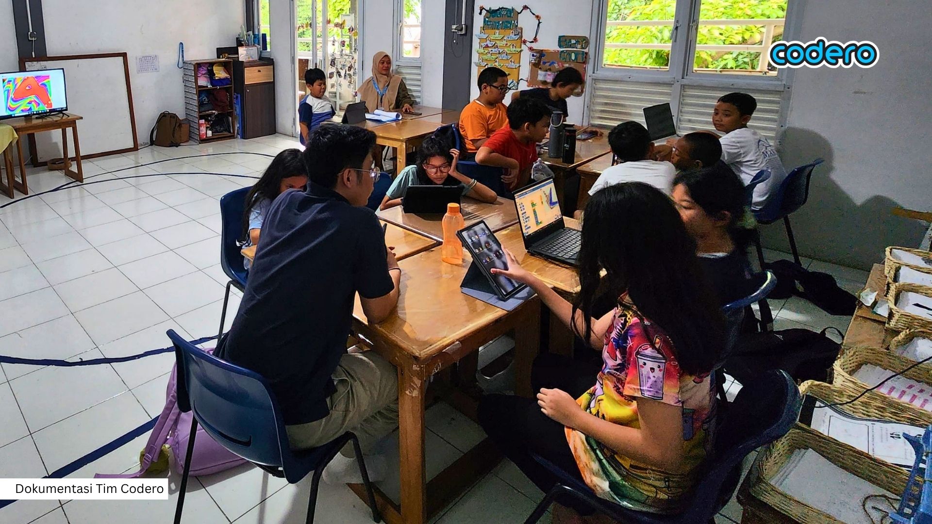 Kolaborasi CSR Lintas Sektor: Sinergi Perusahaan, Sekolah & NGO untuk Literasi Digital Anak